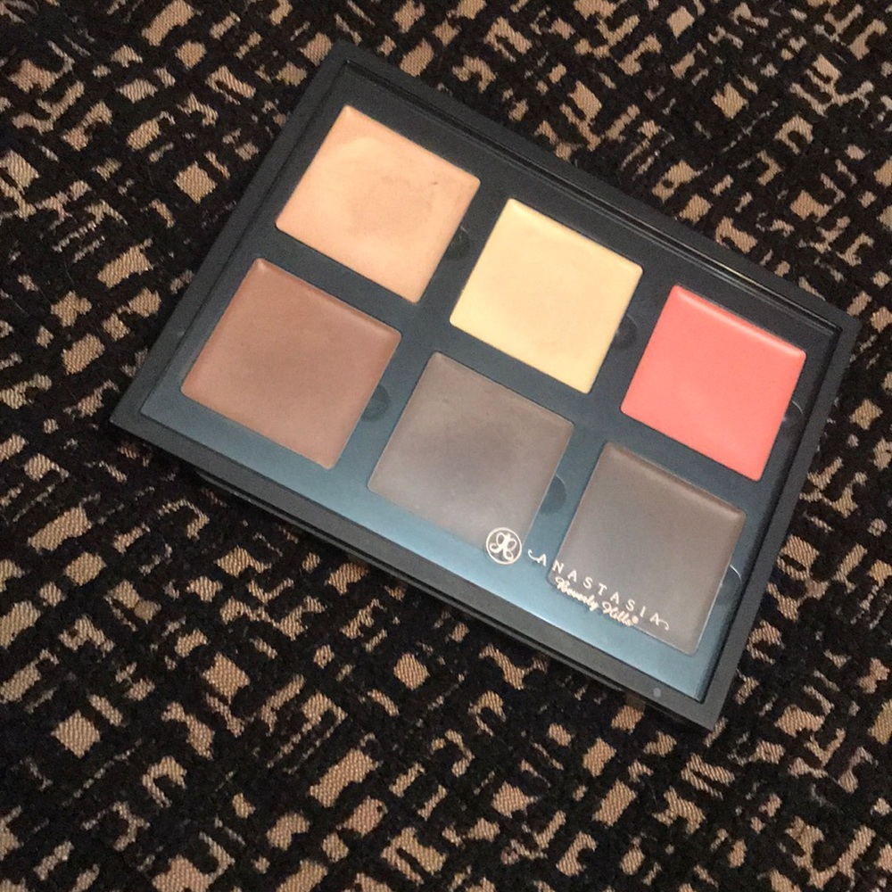 Anastasia Beverly Hills creme contour kit